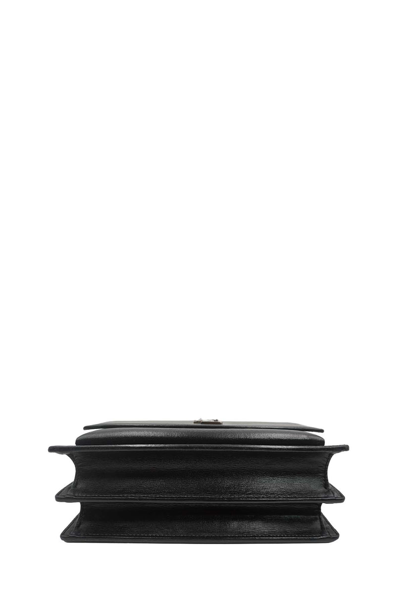 Medium bags lifestyle shot premium designer piece