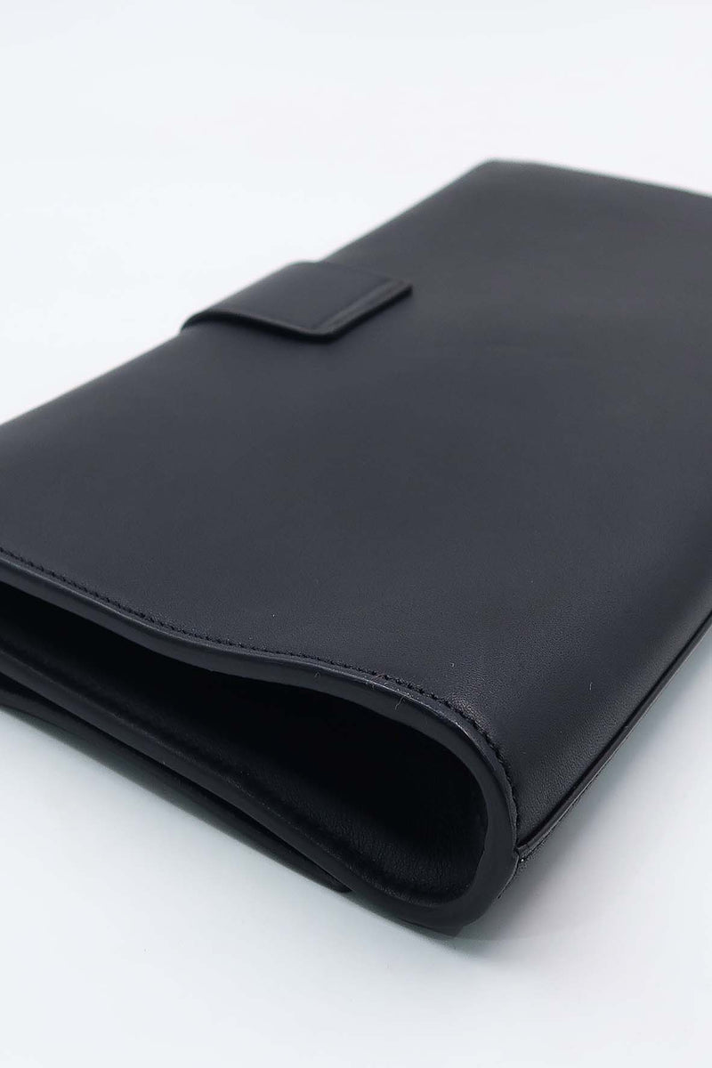 Close-up of Cabas bags hardware and fine stitching