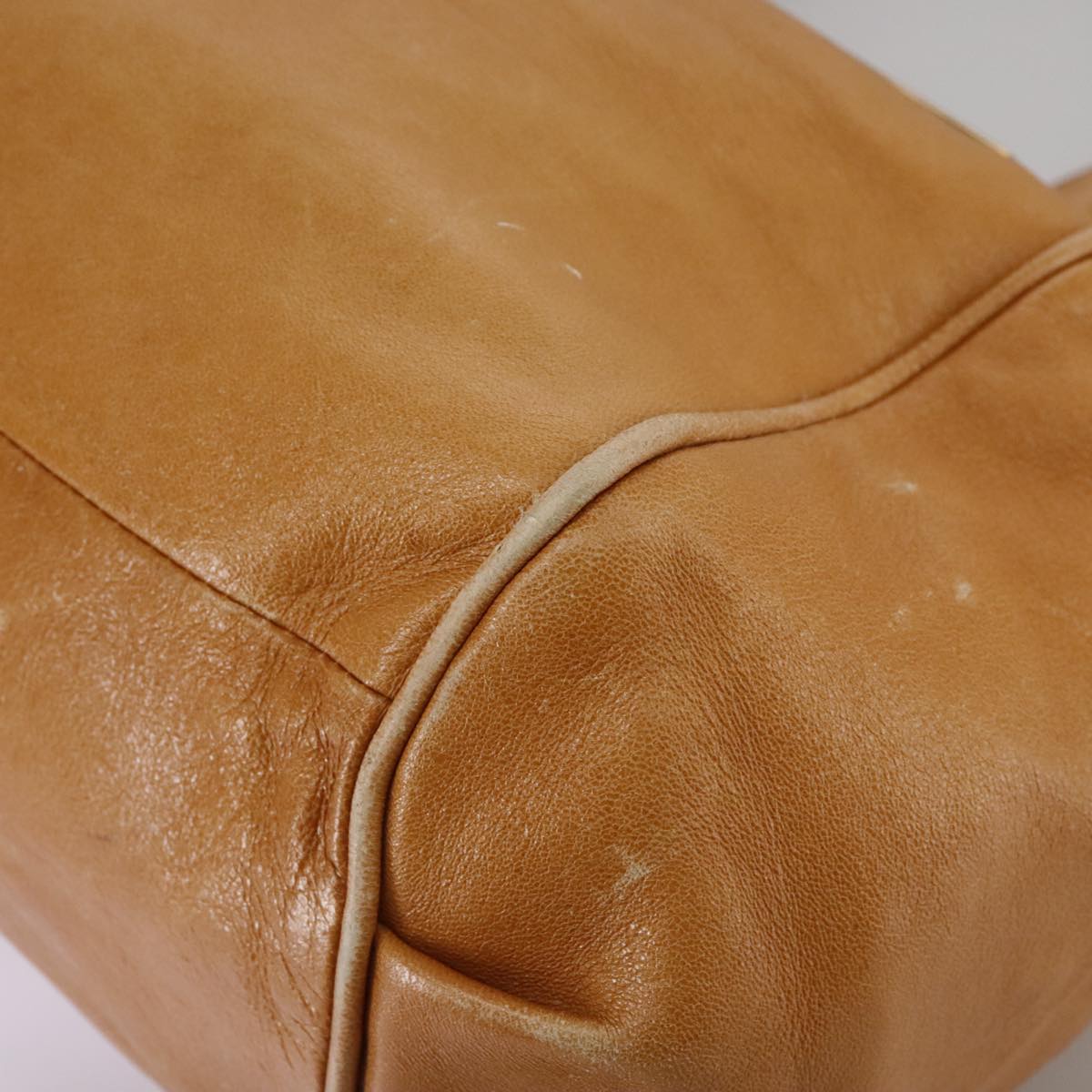 Belvarelle elegant leather Handbag top view