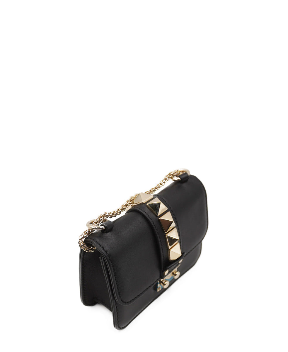 Close-up of Leather bags hardware and fine stitching