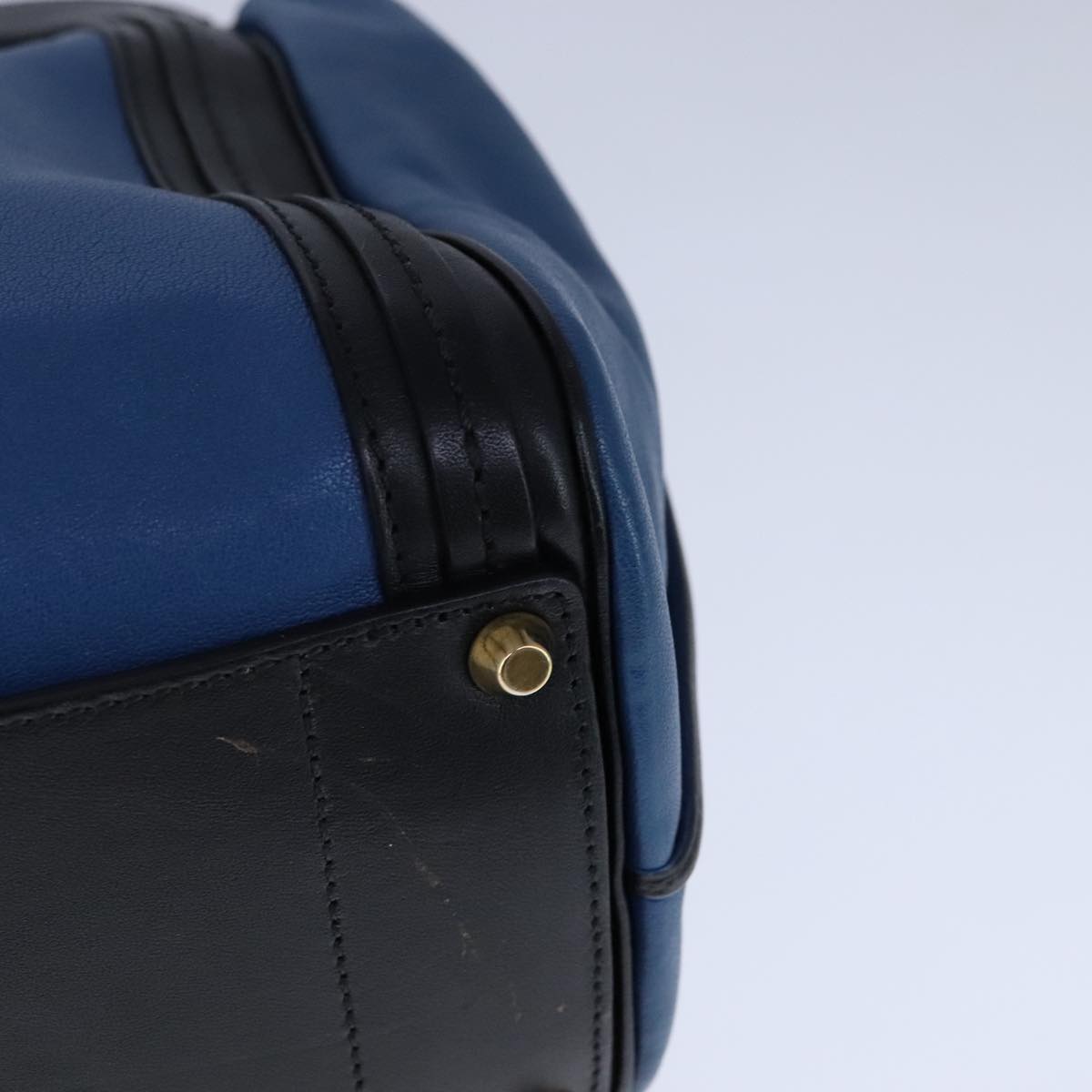 Luxivane elegant leather Handbag close-up detail