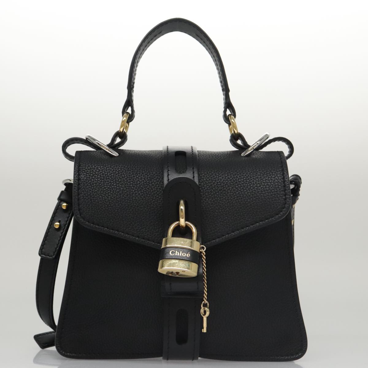 Veldavre elegant leather Handbag angled view