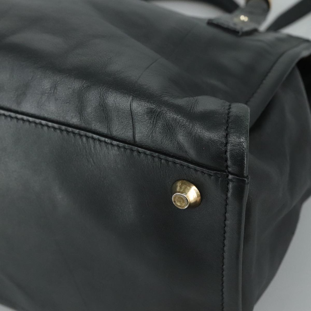 Morvenix elegant leather Handbag top view