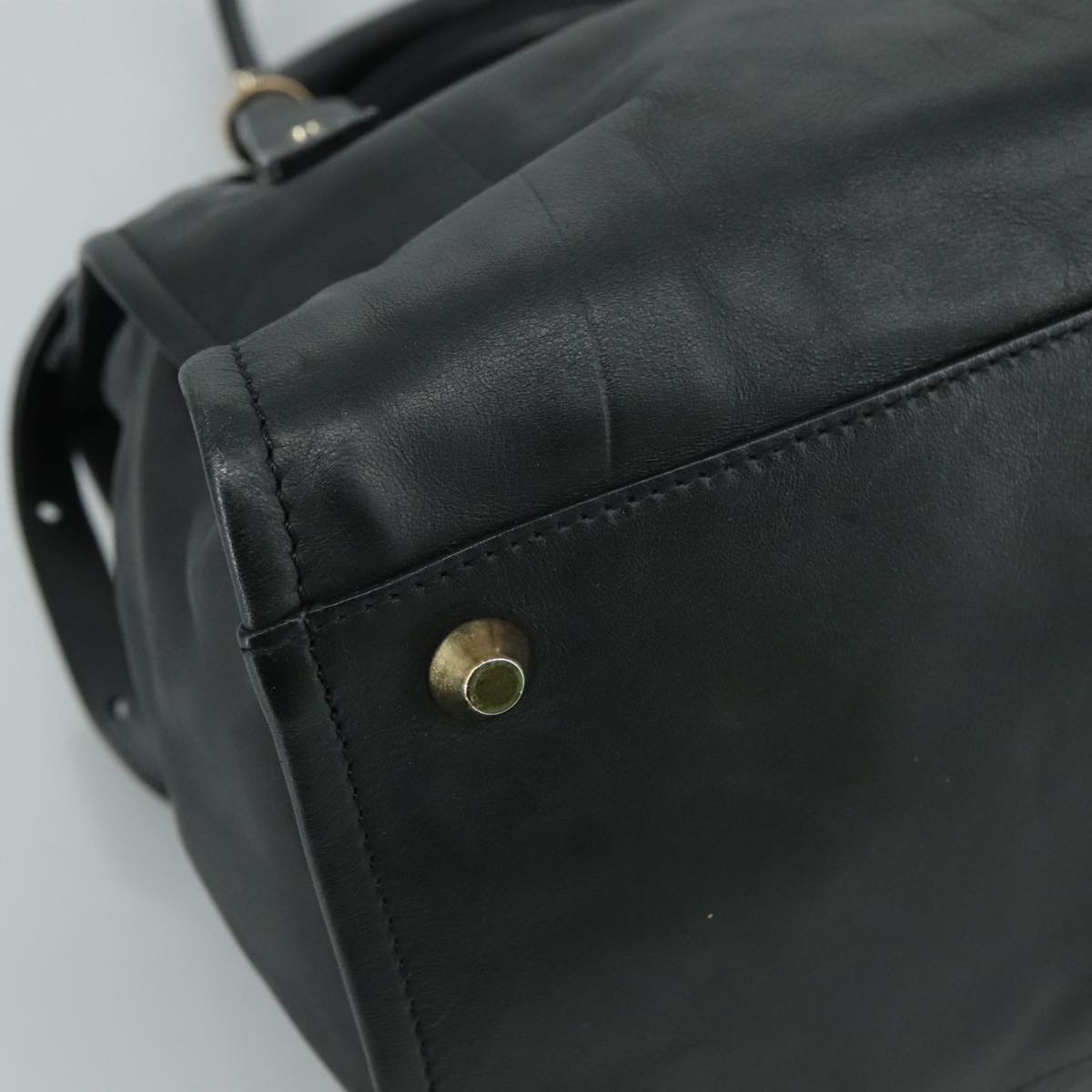 Morvenix elegant leather Handbag top view