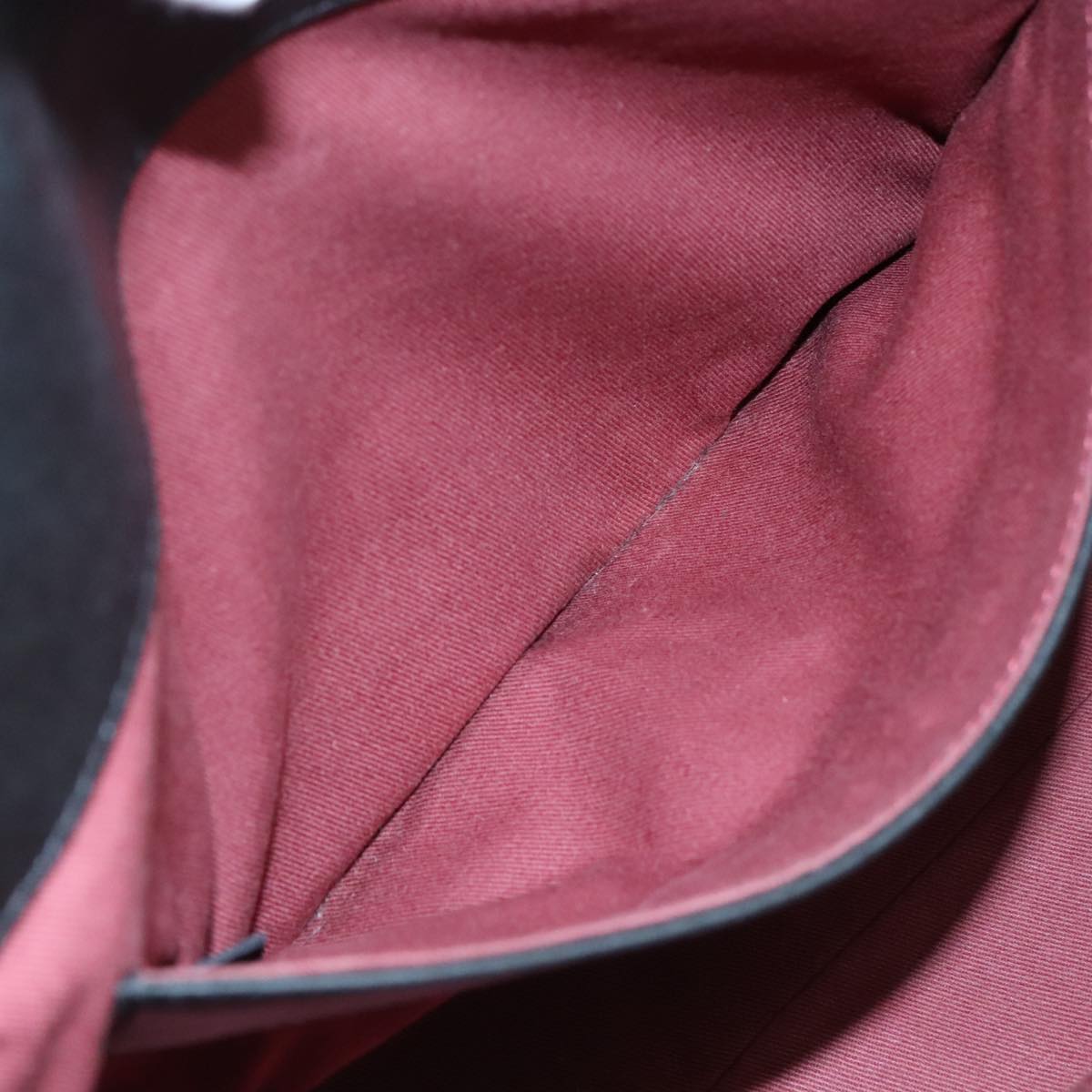 Morvenix elegant leather Handbag top view